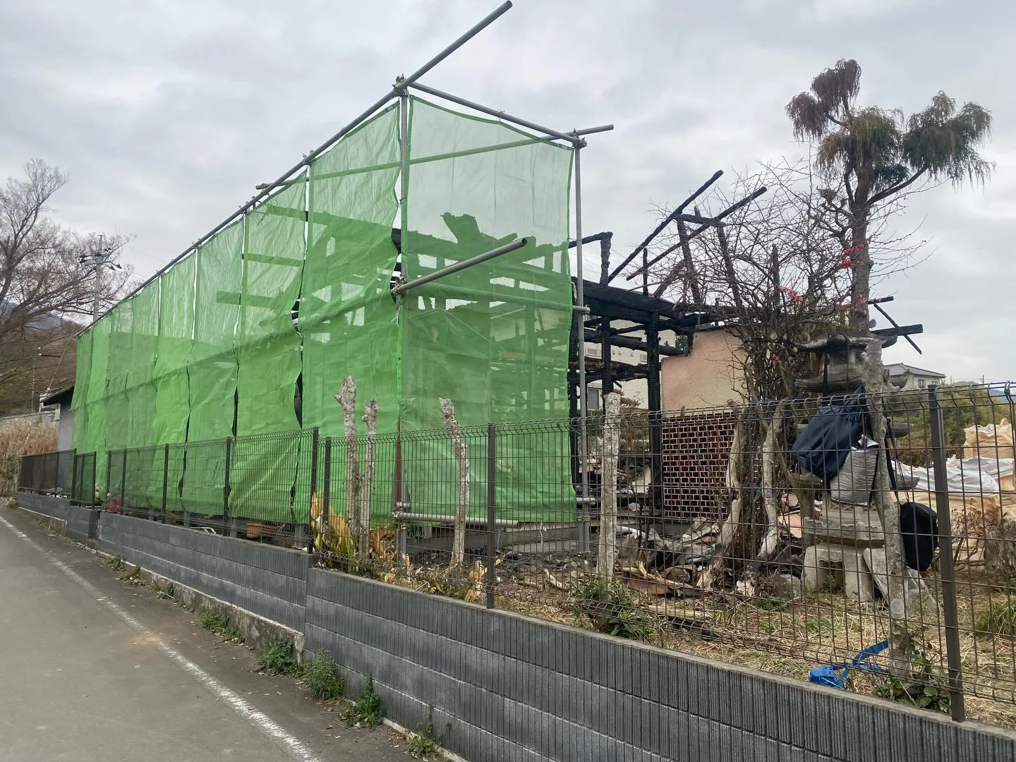 火災による建物の損壊は非常に深刻な問題であり、被害を受けた建...