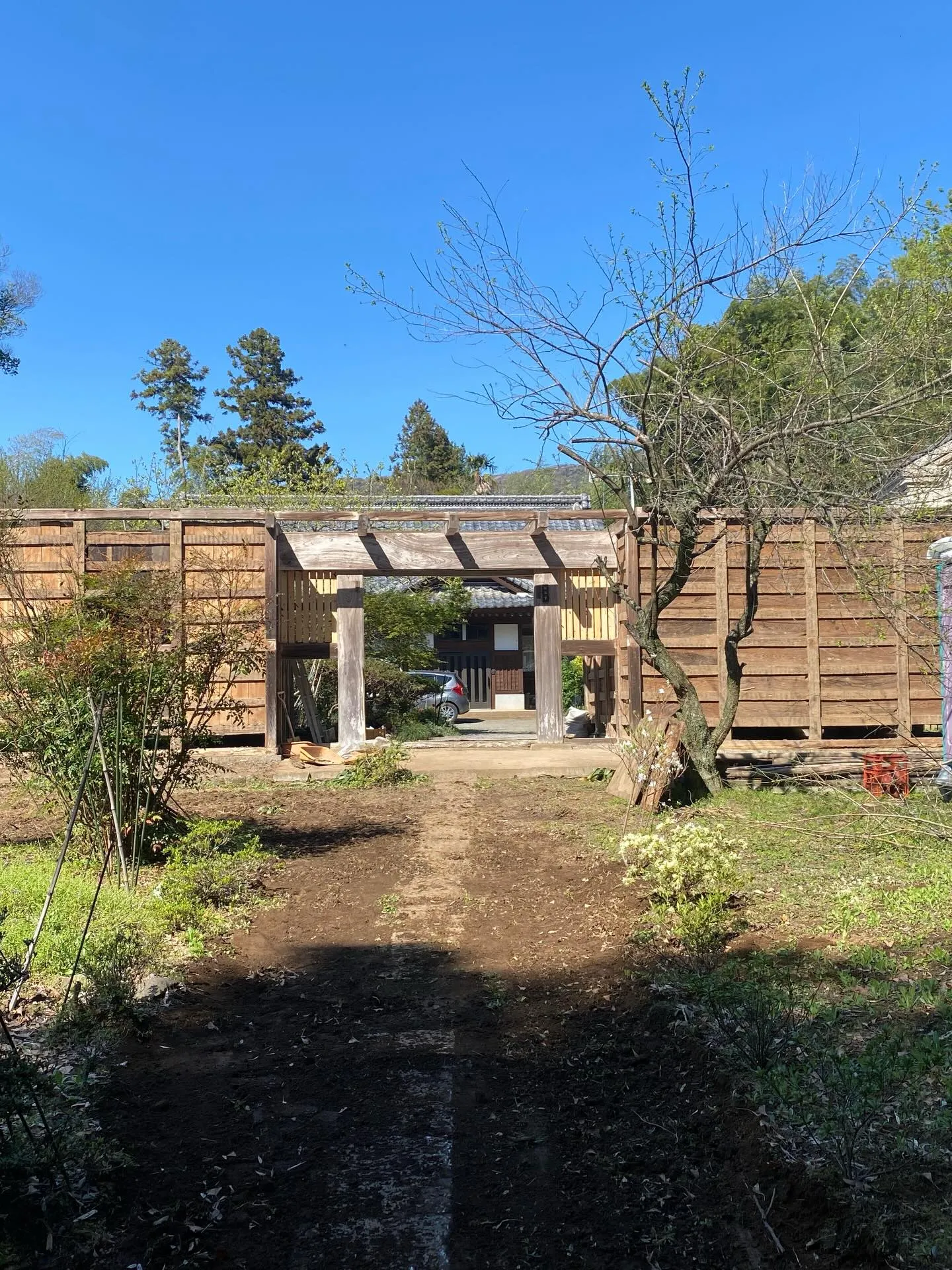 解体工事完了しました!🏗️次のステップは、建物を一旦引き舞し...