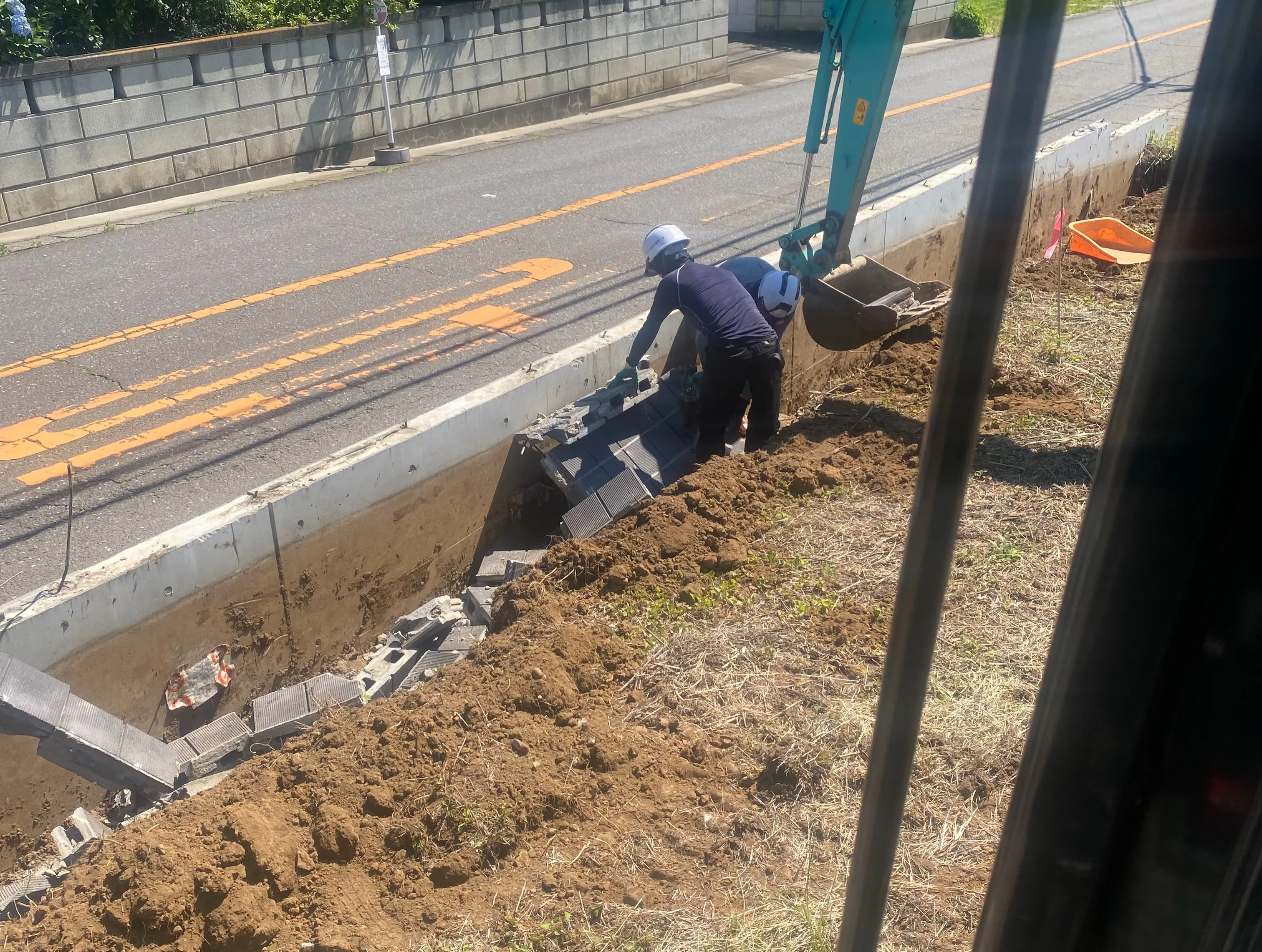 今回はつくば市で車が多く行き交う場所での工事🚧